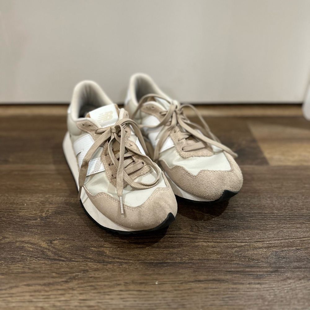 Women's New Balance 237 Sneakers in Cream and White